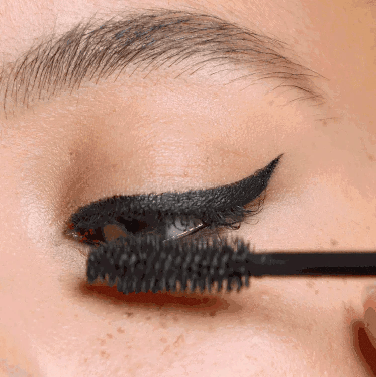 image showing how to use NARS Climax Black Mascara Gift Set for HER available at Heygirl.pk for delivery in Pakistan.