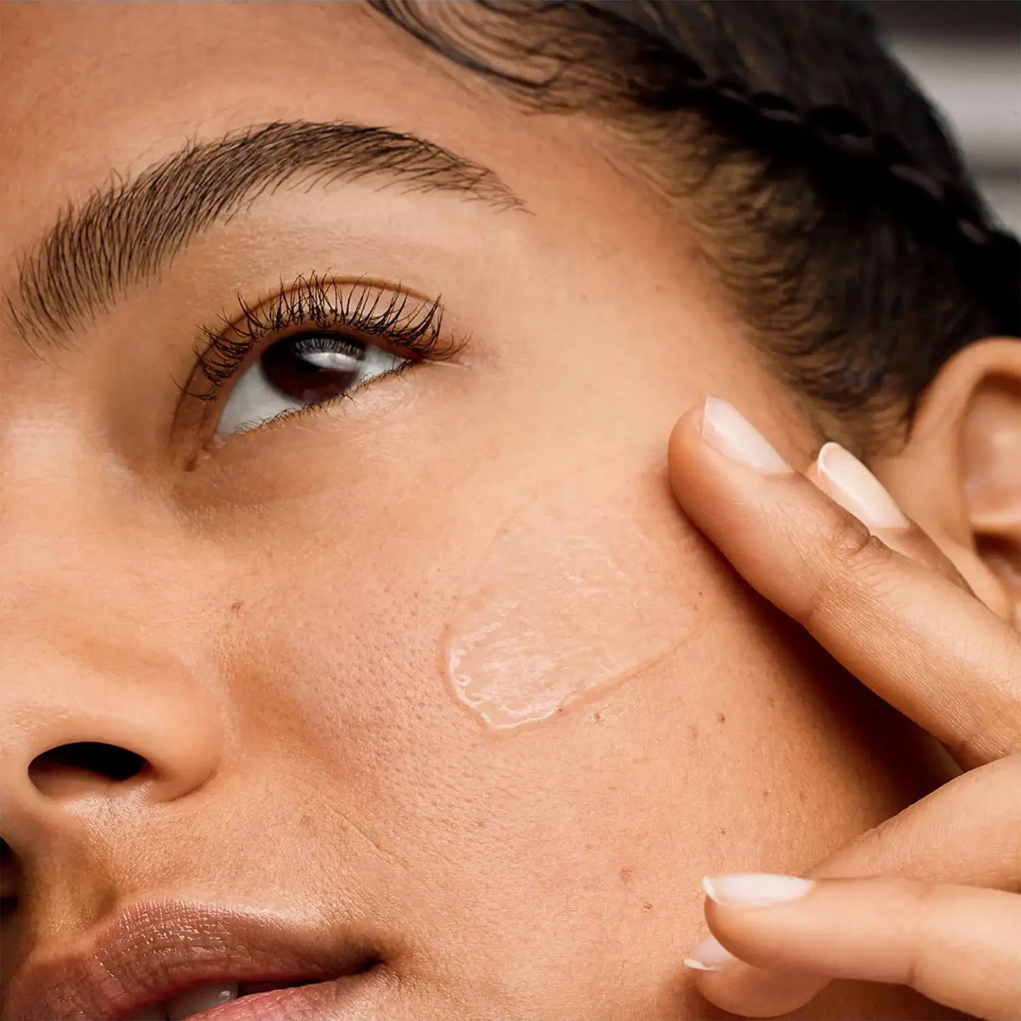 image showing Pakistani girl after using Smashbox primer available at Heygirl.pk for delivery in Pakistan