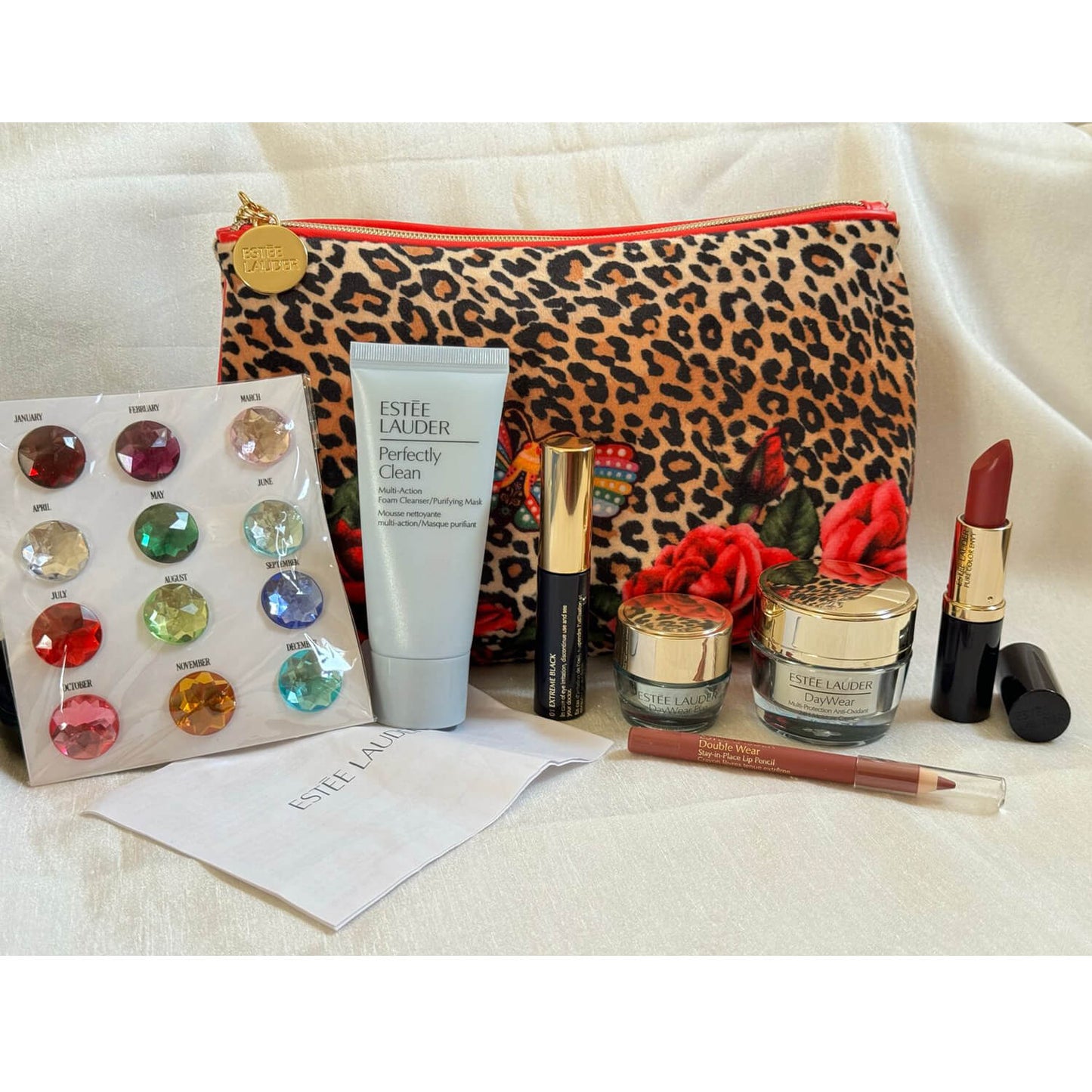 Shop Estee Lauder makeup and skincare gift set for her available at Heygirl.pk for delivery in Pakistan