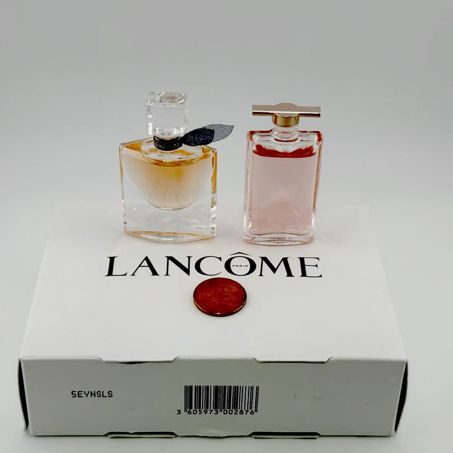 Discover Lancome's best-selling fragrances for HER with this perfume gift set available at Heygirl.pk in Pakistan.