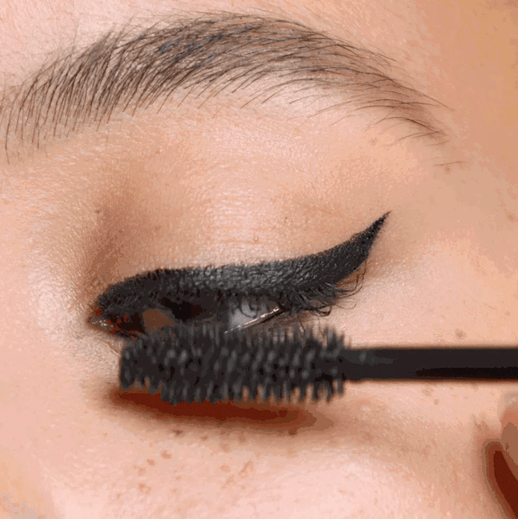 image showing how to use NARS Climax Black Mascara Gift Set for HER available at Heygirl.pk for delivery in Pakistan.