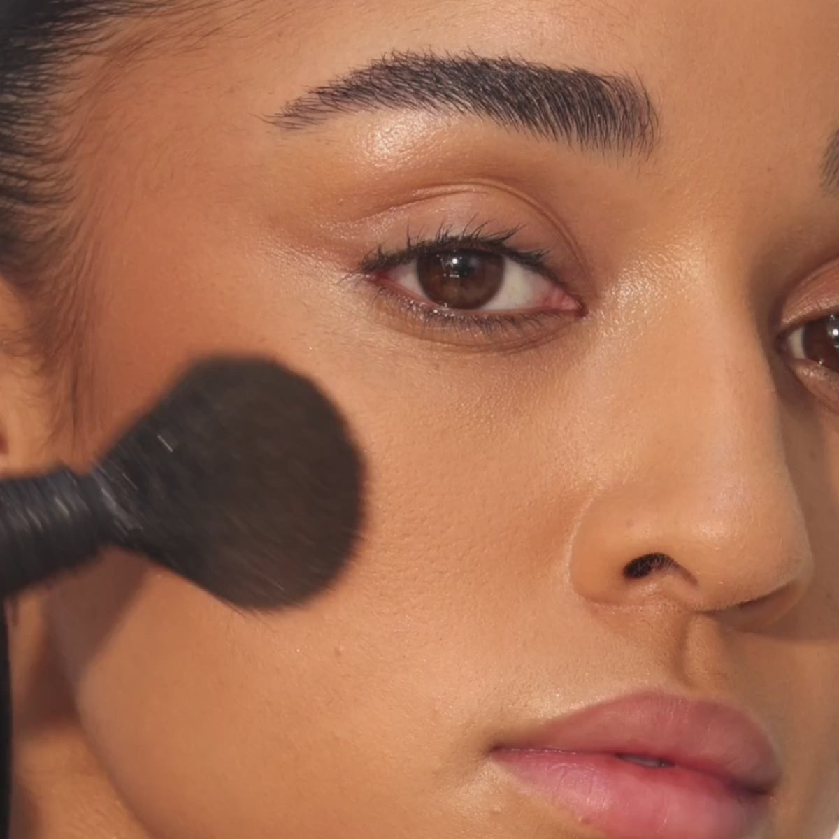 video showing how to use NARS face palette for eyes and cheeks for her available at Heygirl.pk for delivery in Pakistan.