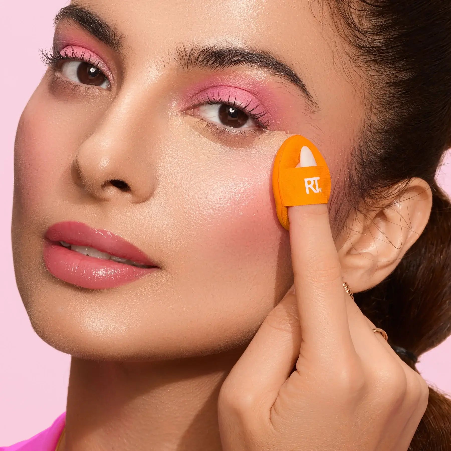 beautiful girl using Real Techniques makeup puff gift set for her available at Heygirl.pk for cash on delivery in Pakistan.